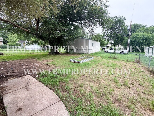Building Photo - 108 Sunset Cir