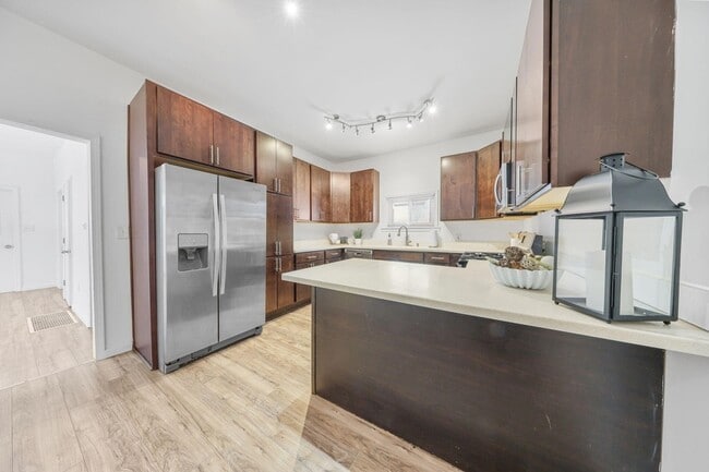 Building Photo - 820 Brown St