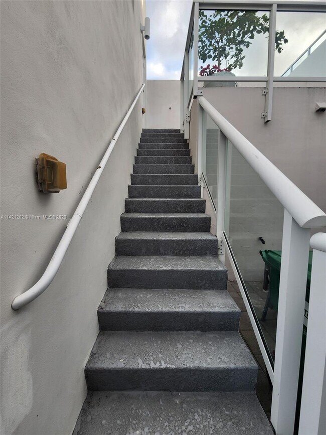 Building Photo - 6331 NW 105th Ct