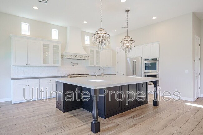 Building Photo - 28995 N 71st Ave