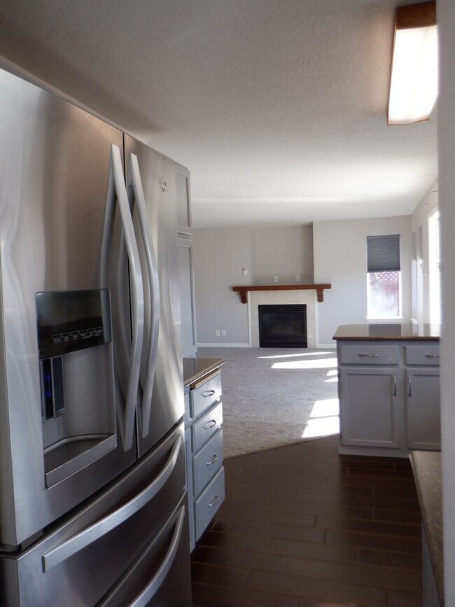 Building Photo - 3 Bed/2.5 Bath NE Bend Single Family Home with Hot Tub