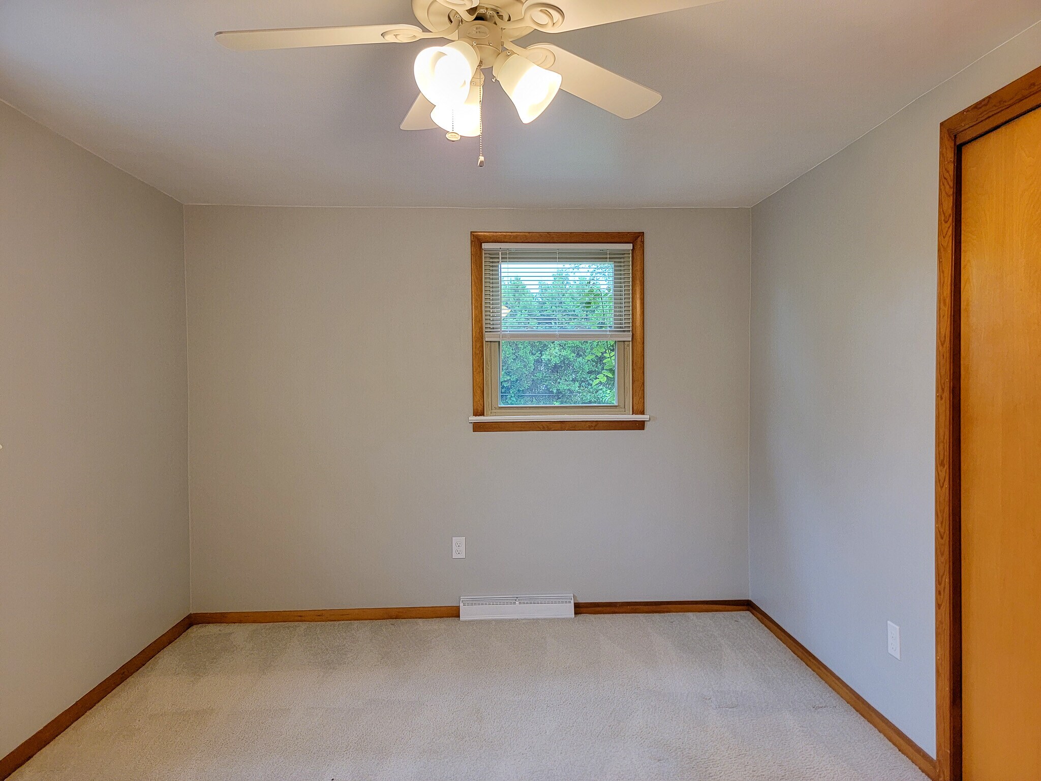 Building Photo - 902 Maple Ln