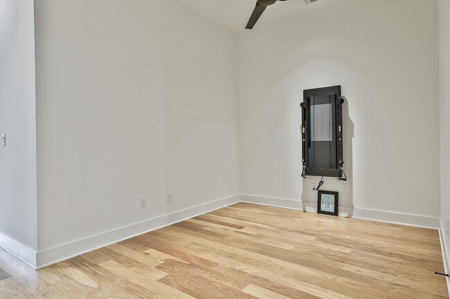 Building Photo - 540 Heatherden Ave