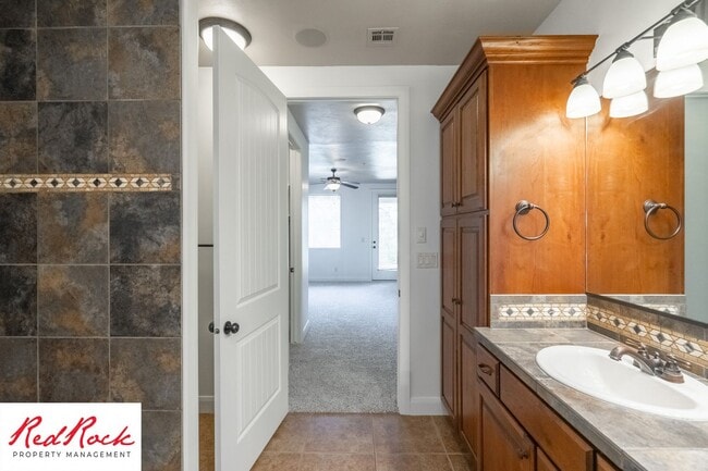Building Photo - Remarkable 3 Bedroom Condo Next to Sunbroo...