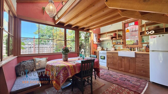 Building Photo - Charming Cabin Cottage Loft with Rustic Wa...