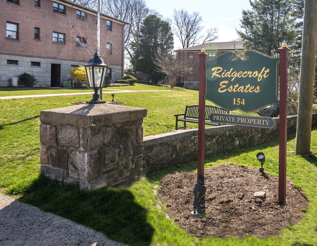 Primary Photo - 154 Martling Ave