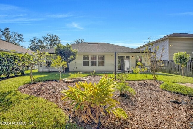 Building Photo - 657 MacKenzie Cir