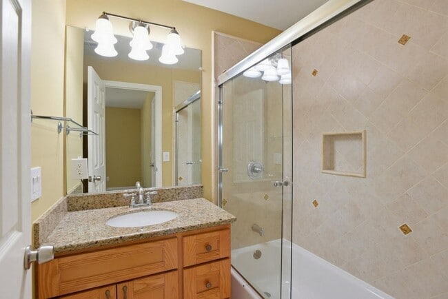 Building Photo - 659 Upton St