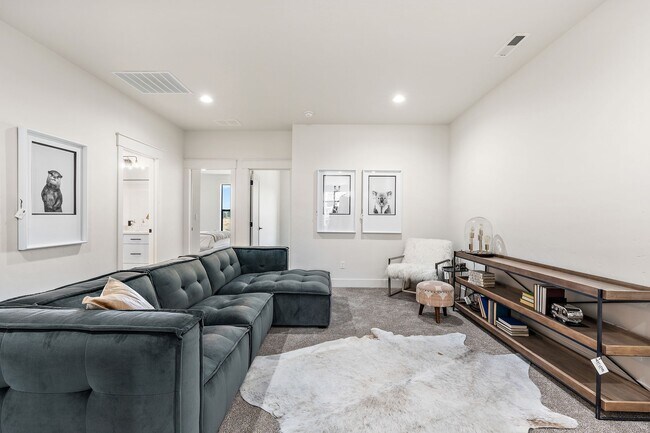 Building Photo - 2460 W Iron Coop St