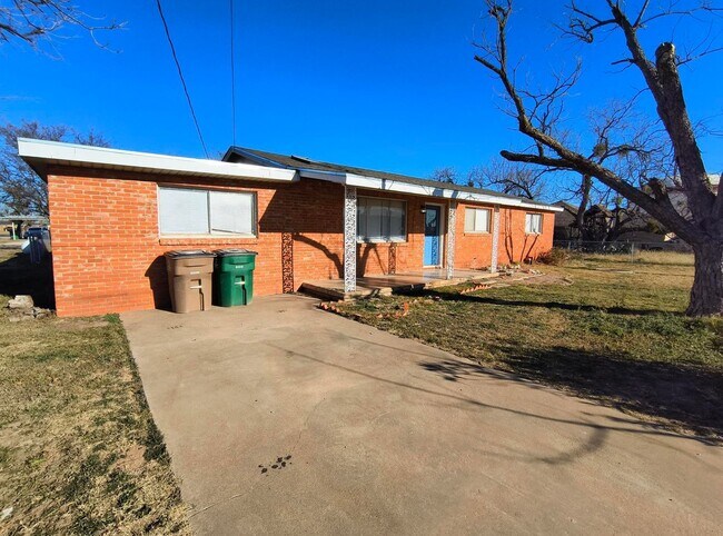 Primary Photo - Charming 4 bedroom, 2 bath home AVAILABLE ...
