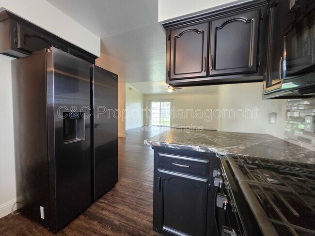 Building Photo - 2546 W Victor Ct