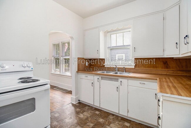 Building Photo - 539 Gayle Ave