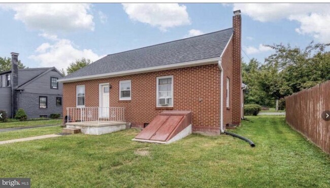 Building Photo - 923 Rohrerstown Rd