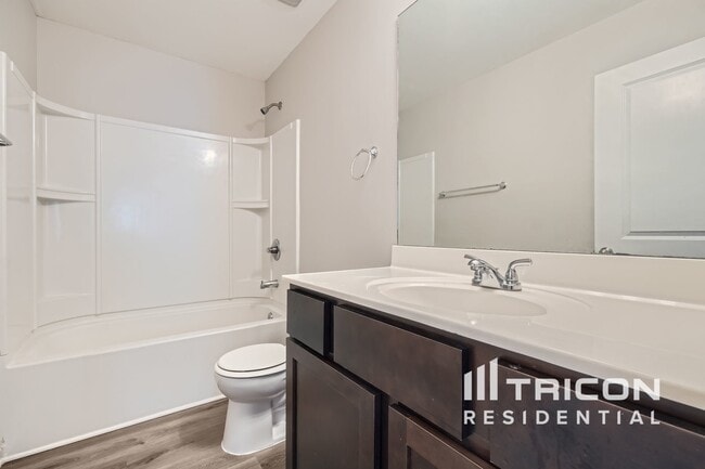 Building Photo - 3479 Sandstone Trail SE