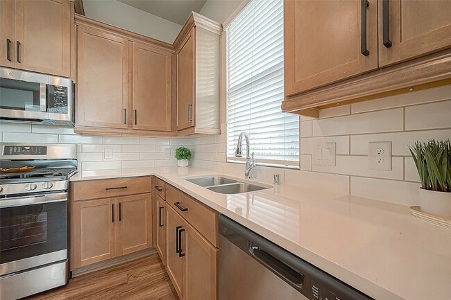 Building Photo - 8700 Laurel Crest Dr