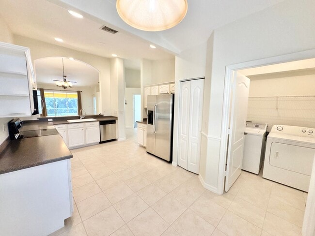 Building Photo - ** TUSCANY COVE ** 3 BED / 2 BATH - VILLA ...