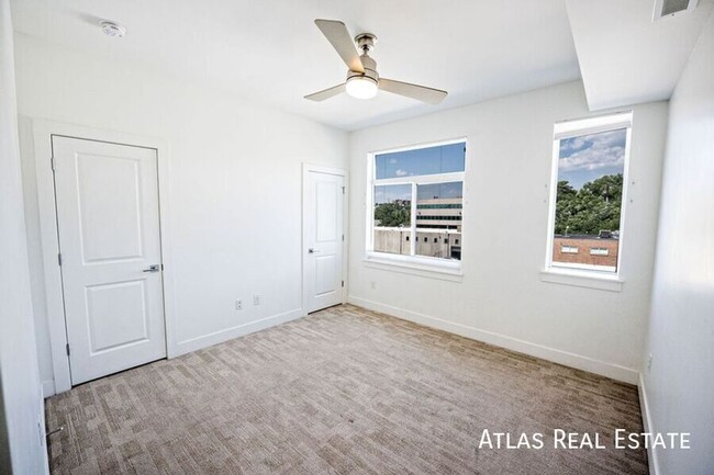 Building Photo - 2 Bed 2.5 Bath Condo in the Heart of LoHi ...