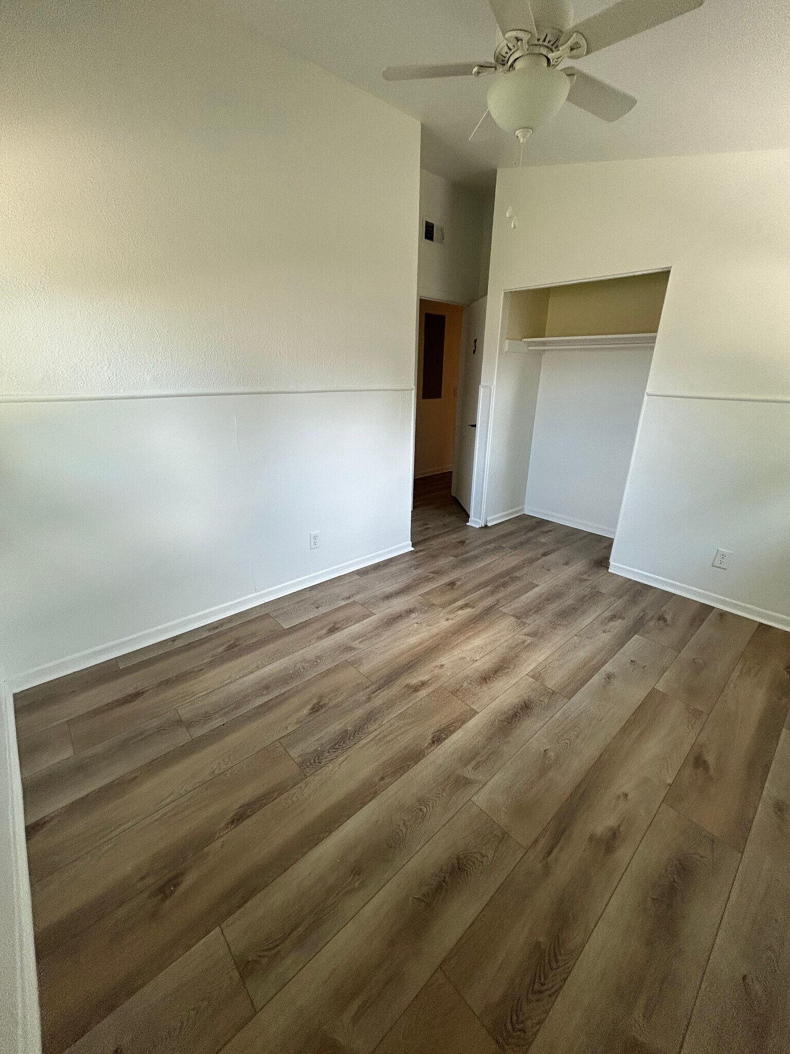 Building Photo - 2856 Tulip Cir E