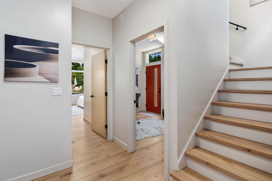 Front hallway - 10120 NE 185th St