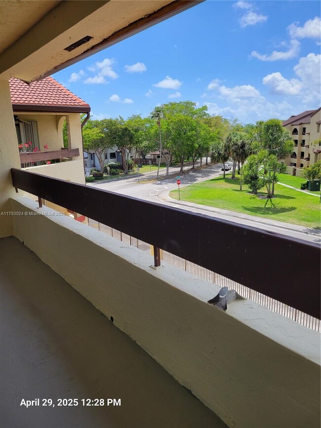 Building Photo - 8860 SW 123rd Ct