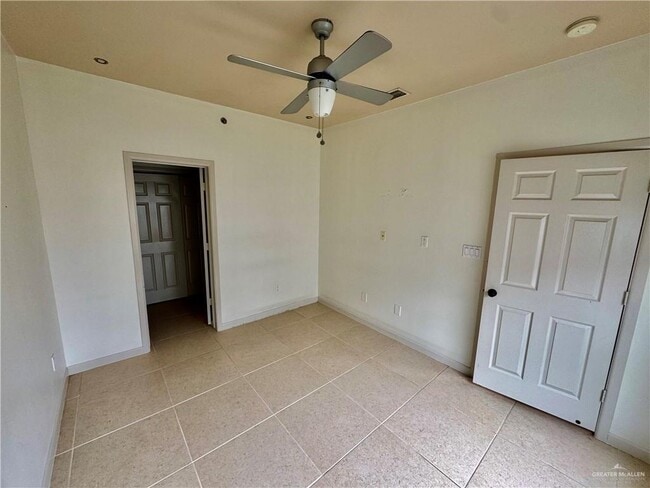 Building Photo - 17 Travis St