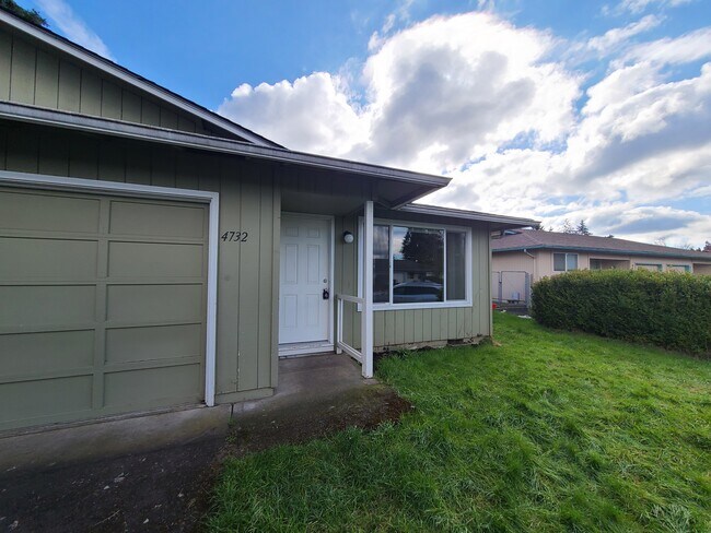 Building Photo - 4732 Cougar Ct SE