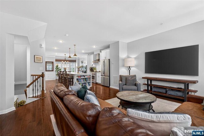 Building Photo - 117 Truman Dr