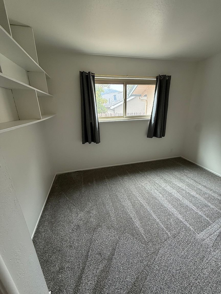 Building Photo - 561 Princeton Pl