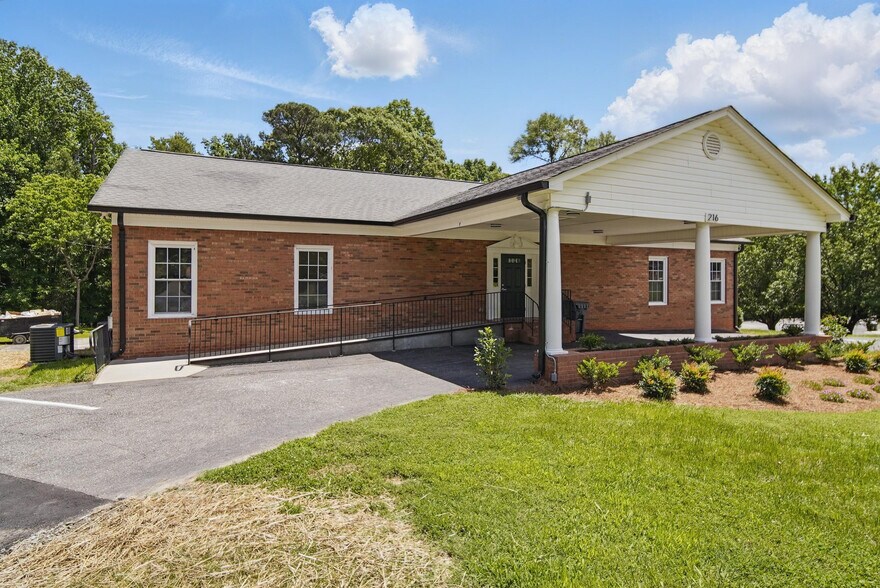 Building Photo - 216 Legion Dr