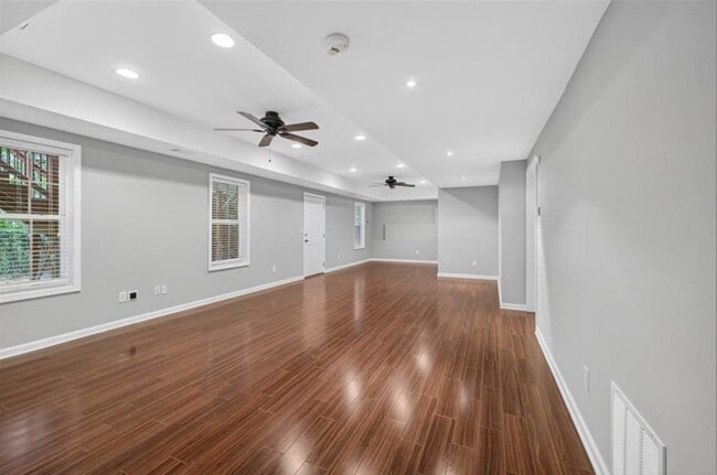 Building Photo - 740 Mayfair Ct