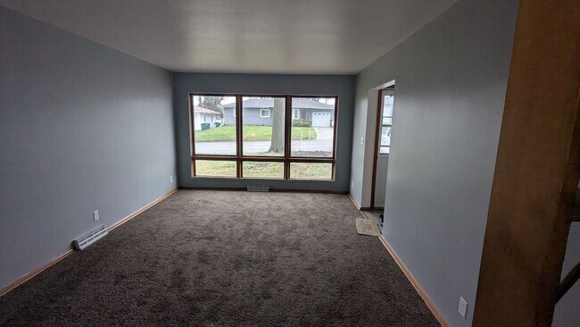 Building Photo - 3 bedroom, 1 bath home in Waterloo