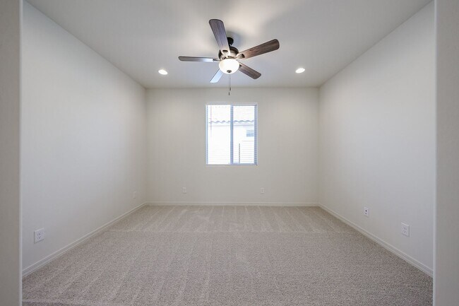 Building Photo - 3 bedroom + Den in Asante community
