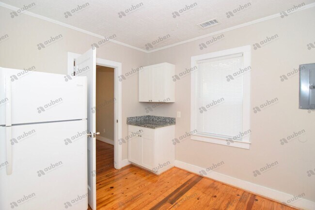 Building Photo - $1,200 - 2 bed/1 bath home for lease!, TOT...