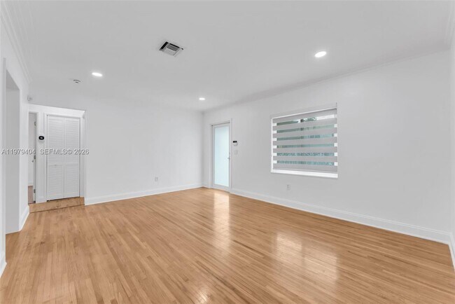 Building Photo - 2121 SW 30th Ct