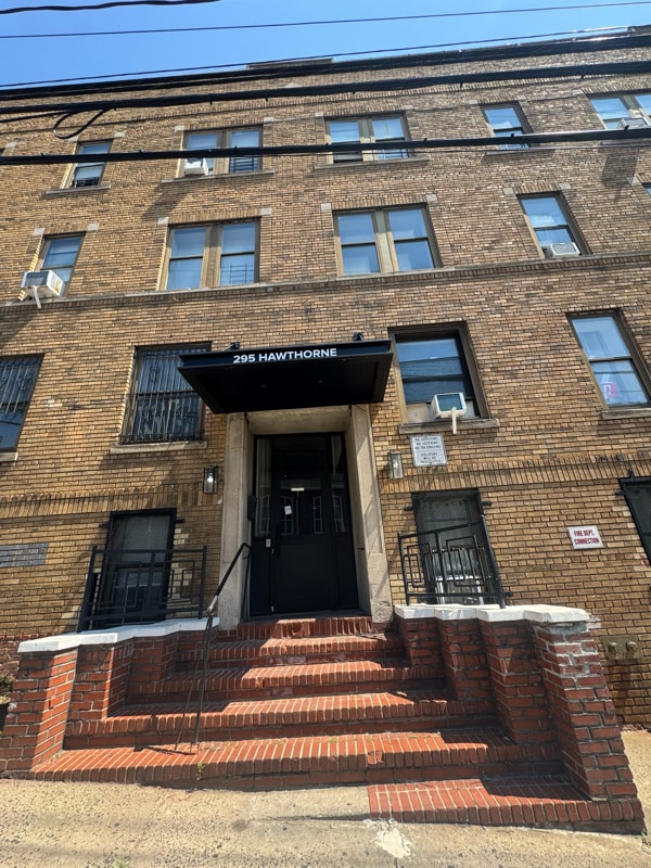 Building Photo - 295 Hawthorne Ave
