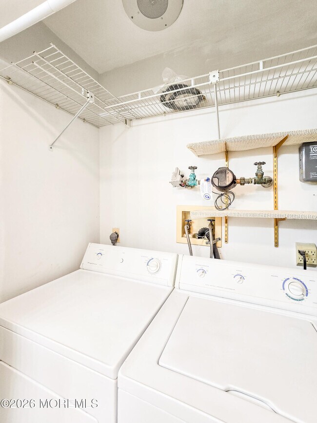 Building Photo - 167E Concordia Cir