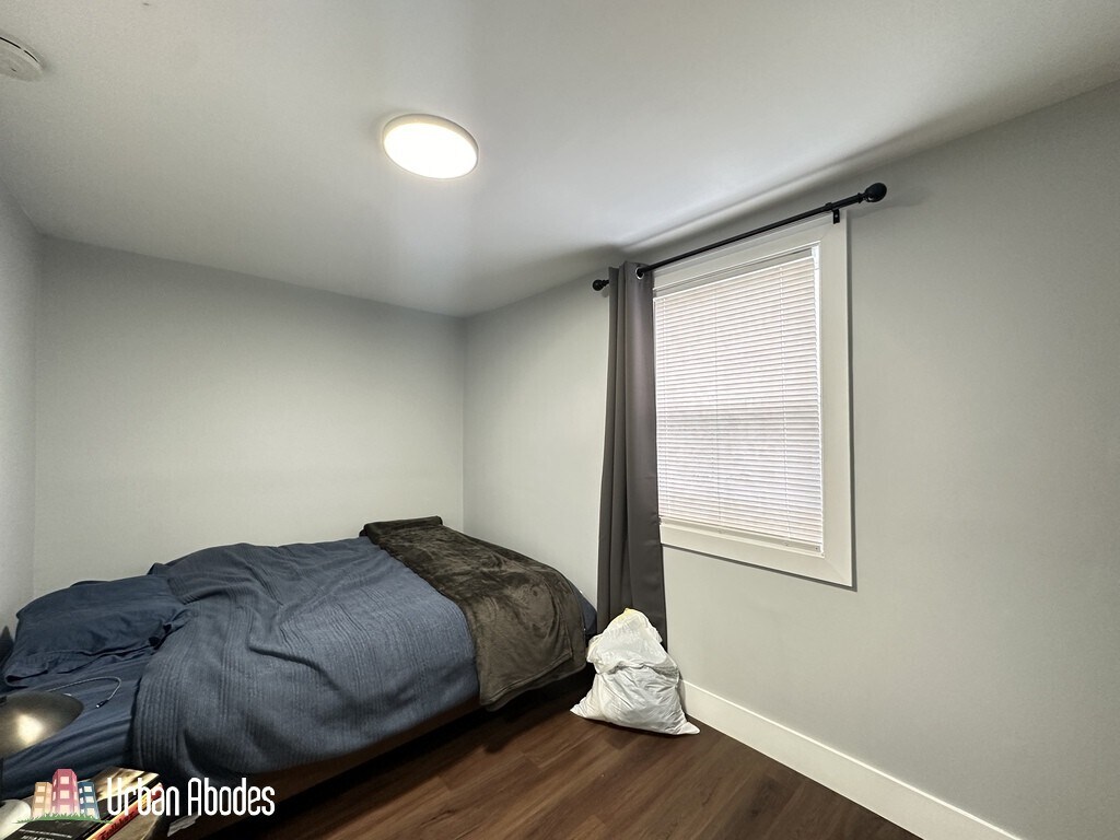 Building Photo - 1721 N Mozart St