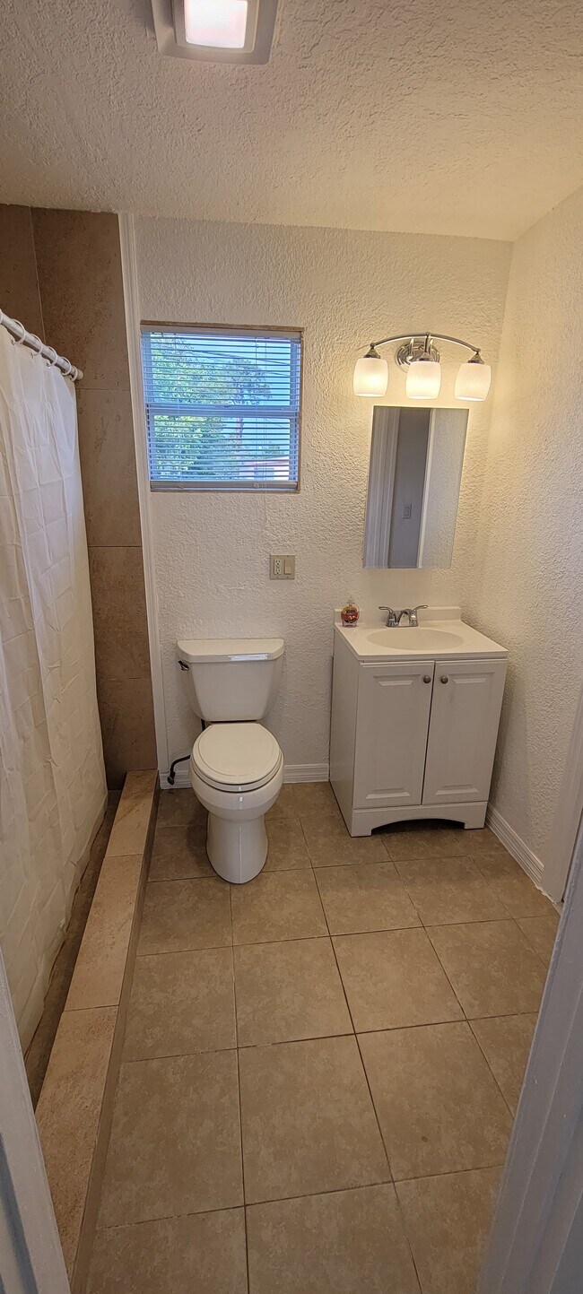 Building Photo - 102 Alabama Rd S