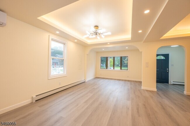 Building Photo - 58 Zeliff Ave