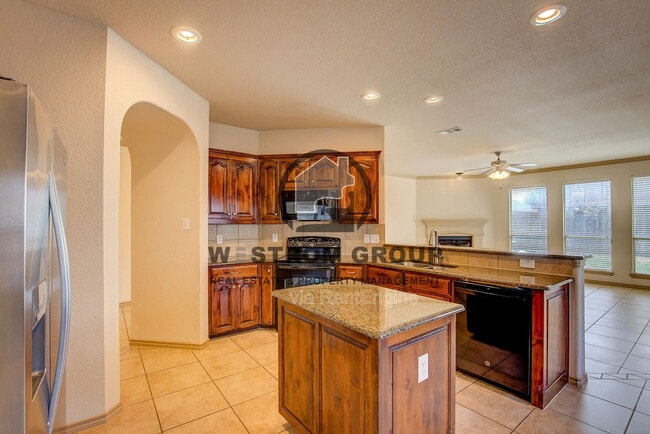 Building Photo - 3217 Hornbeam St