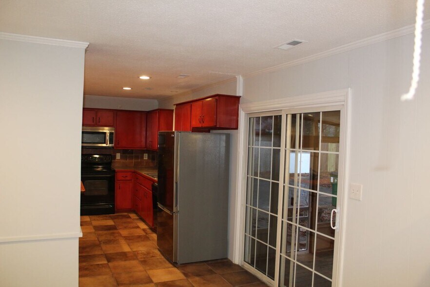 Building Photo - 3030 Studley Rd