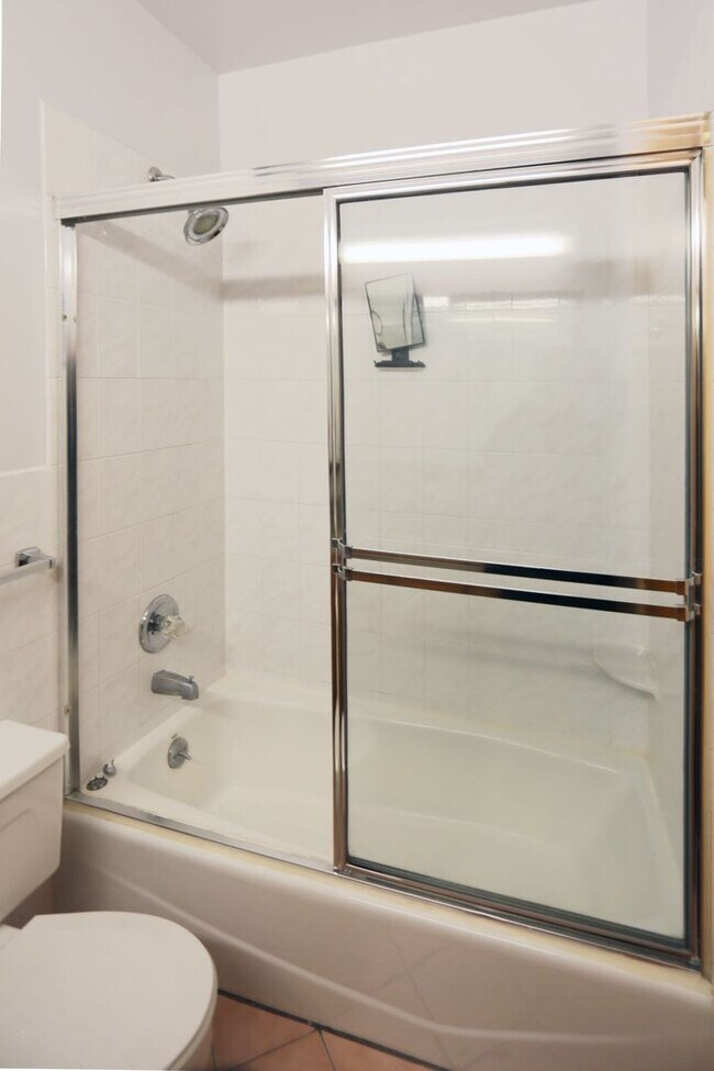 Building Photo - 1271 3rd Ave