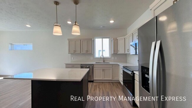 Building Photo - 3511 S Broek Dr