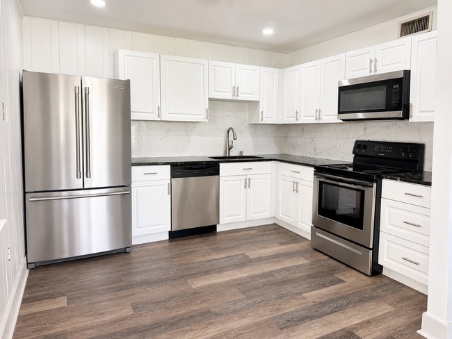 Building Photo - 3 bedroom 2 bathroom - Water Included-Available now