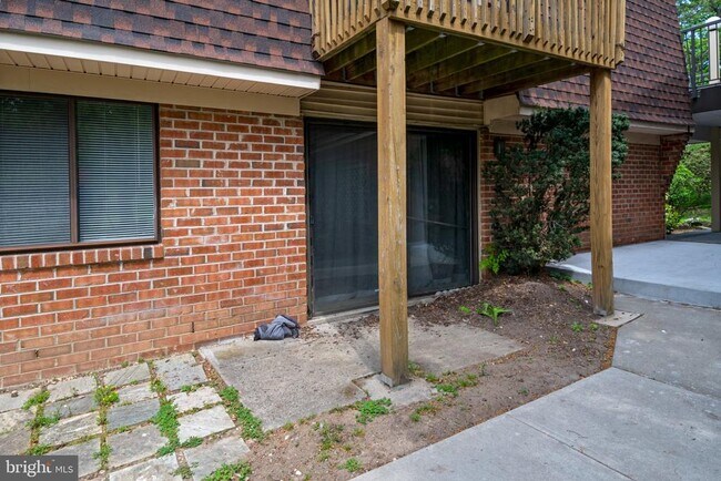 Building Photo - 907 Meadow Woods Ln