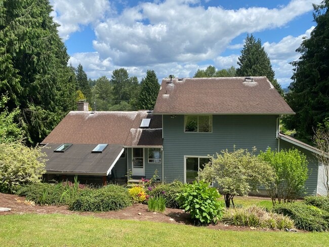 Building Photo - 3 bedroom 2.5 bathroom Home in Lake Steven...