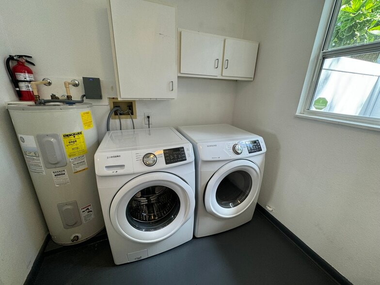 Building Photo - 212 W North Bay St