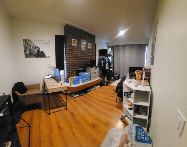 Building Photo - Bigger than average home in SLO! Lots of space!