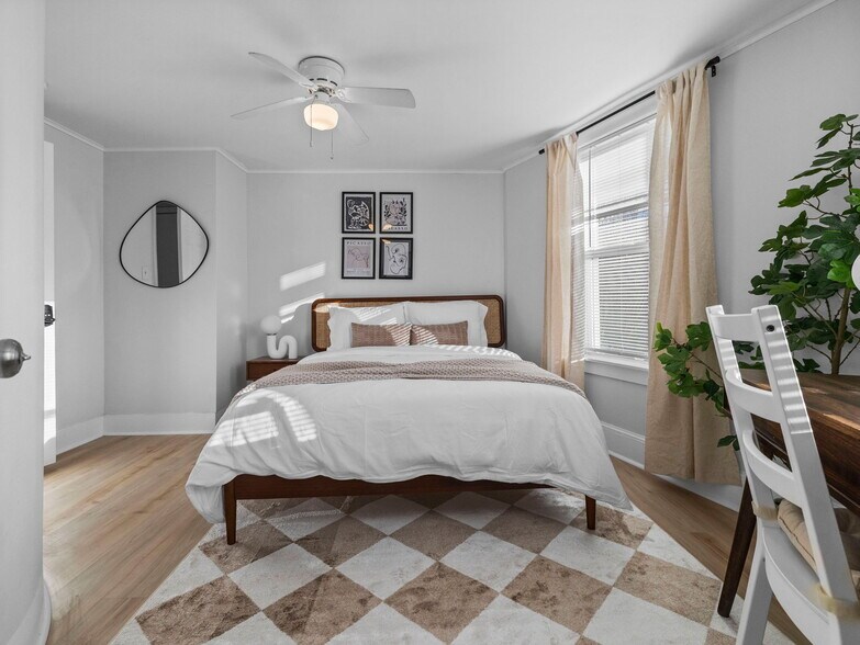 Building Photo - 168 School St