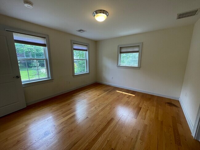 Building Photo - 10 Blodgett Rd